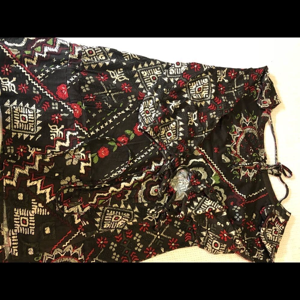 Women’s Blouse - Picture 4 of 5